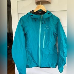 Arc’teryx Raincoat Women’s Small